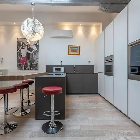 Santo Stefano Art & Design Apartment *